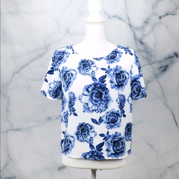 Ivory blue floral short sleeve blouse - Picture 4 of 7
